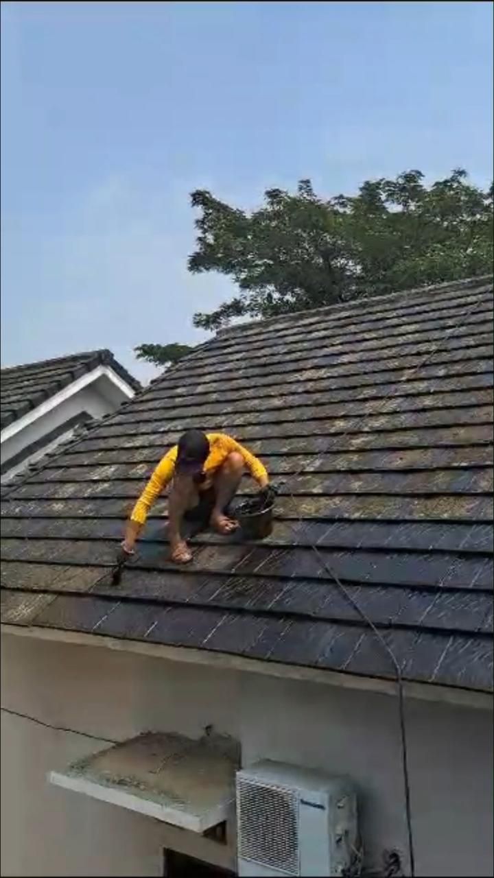 renovasi atap rumah di Denpasar dengan genteng baru
