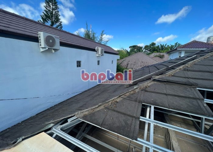 renovasi atap rumah bali
